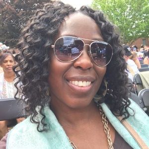 Meet your Posher, Roxann